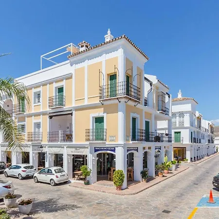 Fantastic In Popular Aloha Pueblo With Captivating Mountain Views Apartamento Marbella