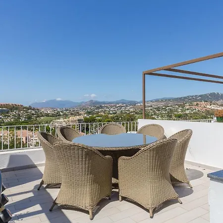 Fantastic In Popular Aloha Pueblo With Captivating Mountain Views 마르베야