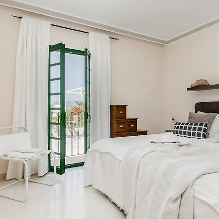 Fantastic In Popular Aloha Pueblo With Captivating Mountain Views *